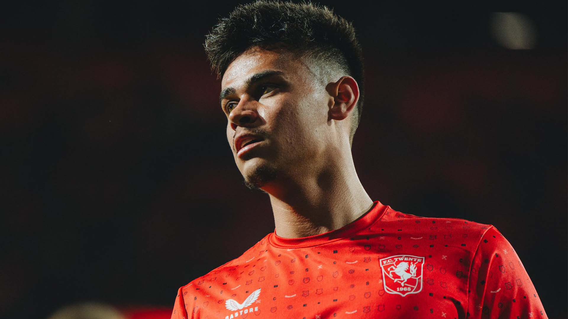 Mees Hilgers Dominan, FC Twente Imbang Lawan Fenerbahce