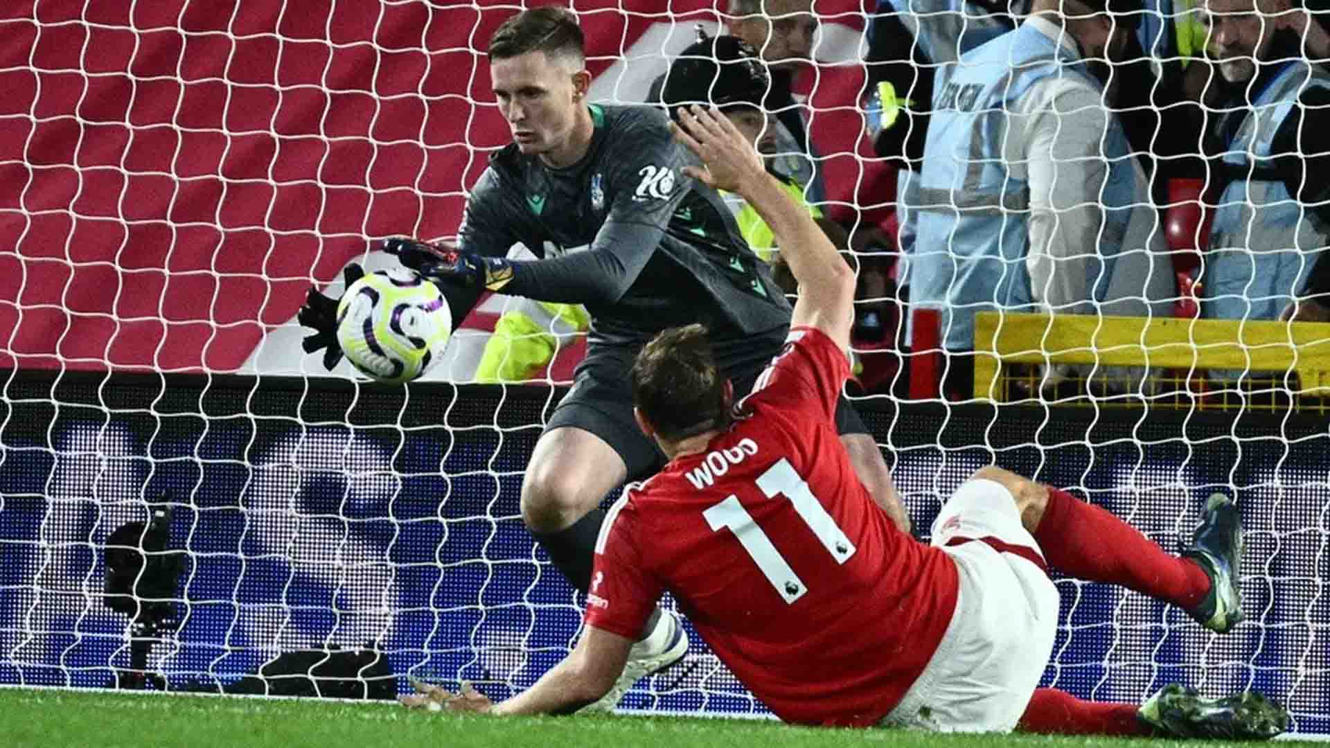 Oliver Glasner Bela Dean Henderson usai Lakukan Blunder