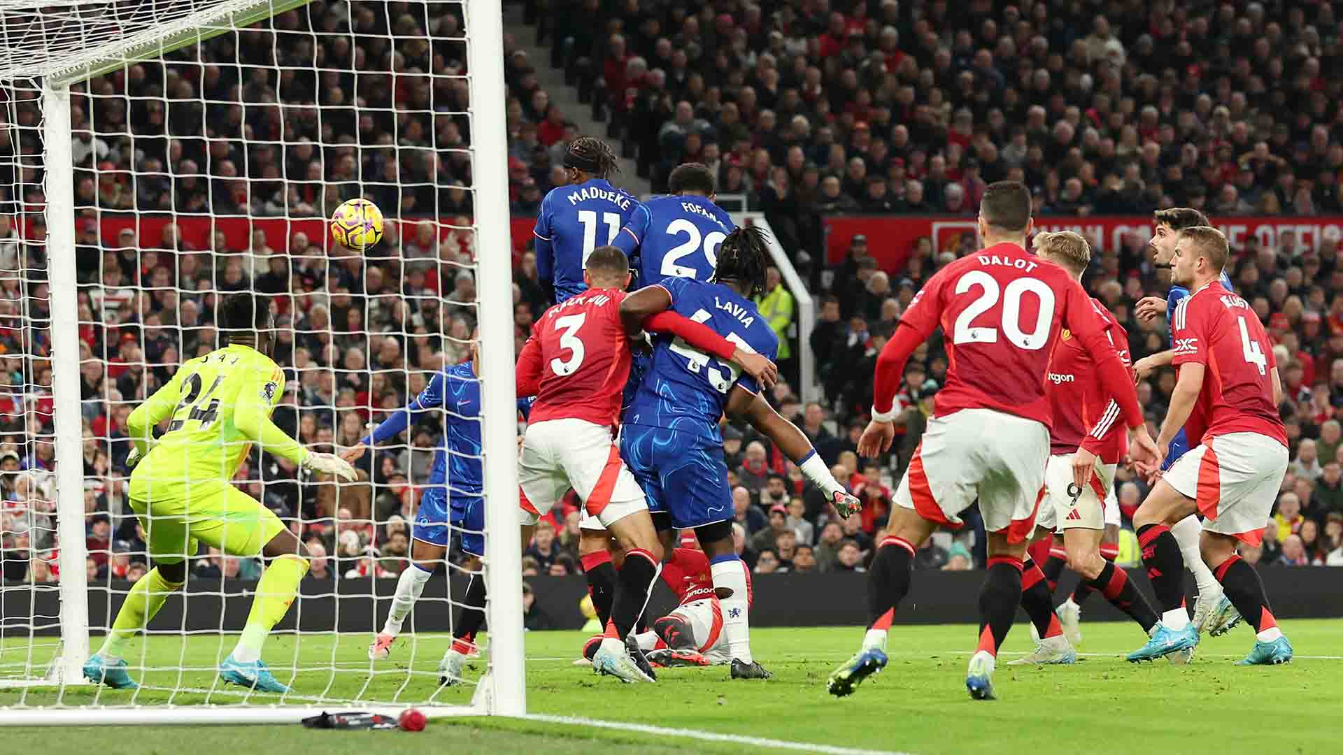 Premier League: MU-Chelsea Seri, Spurs Menang Comeback