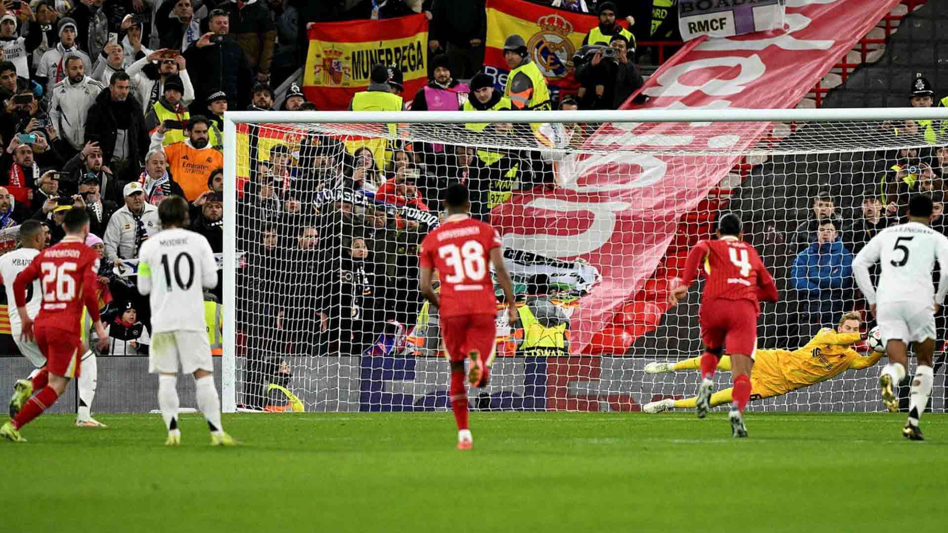 Caoimhín Kelleher Permalukan Kylian Mbappe di Anfield