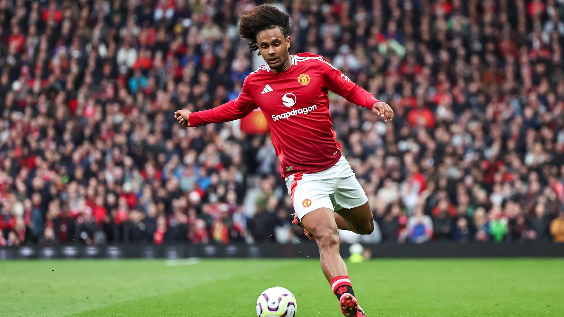 Thiago Motta Bantah Rumor Kedatangan Joshua Zirkzee ke Juventus