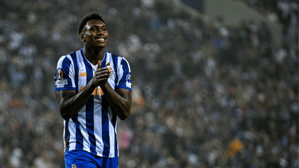 Aston Villa Incar Striker Baru, Samu Aghehowa Jadi Target!