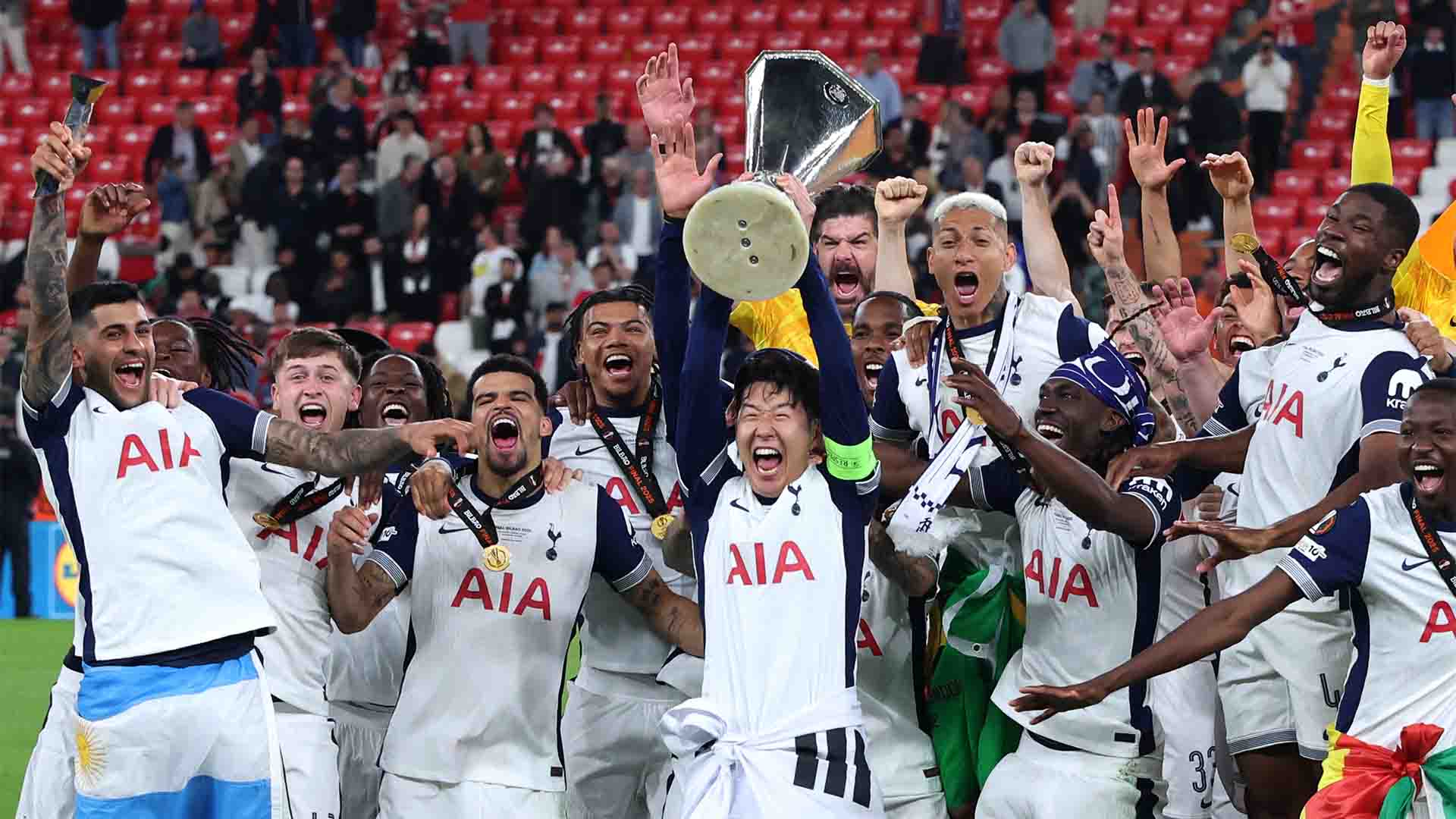 UEFA Minta Maaf atas Kekurangan Medali di Final Europa League