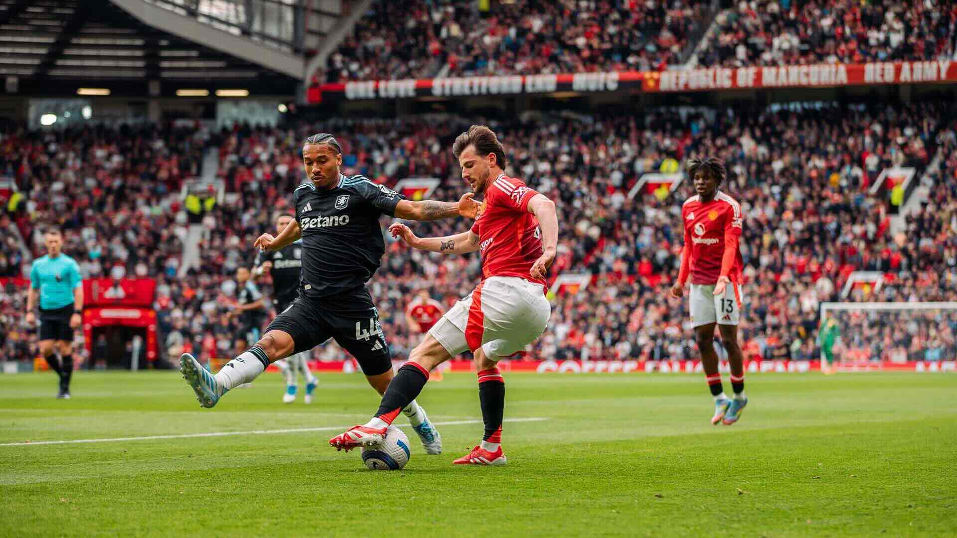 Aston Villa Gagal Tembus UCL usai Kalah di Kandang Manchester United