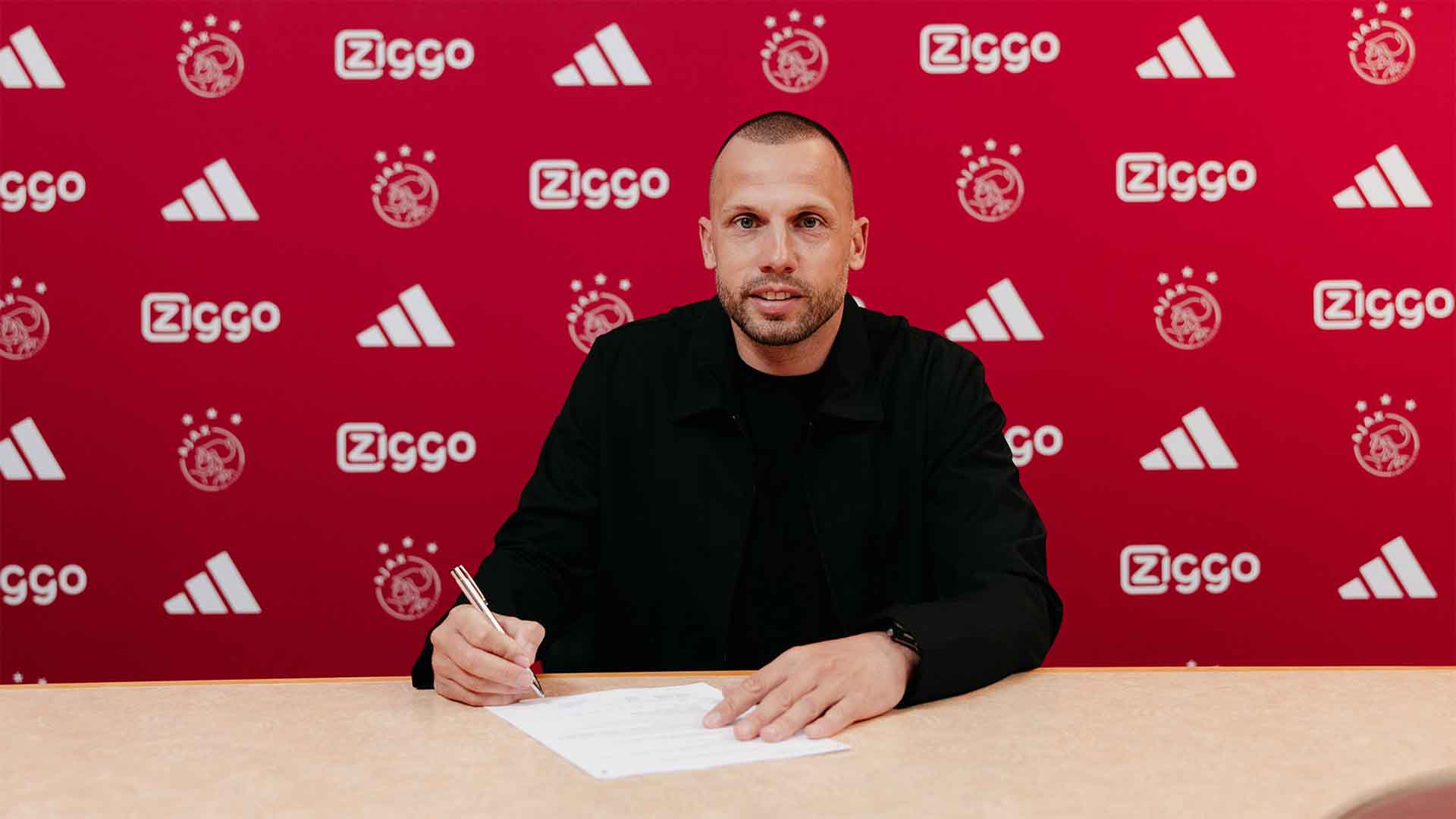 John Heitinga Resmi Kembali ke Ajax sebagai Pelatih Kepala