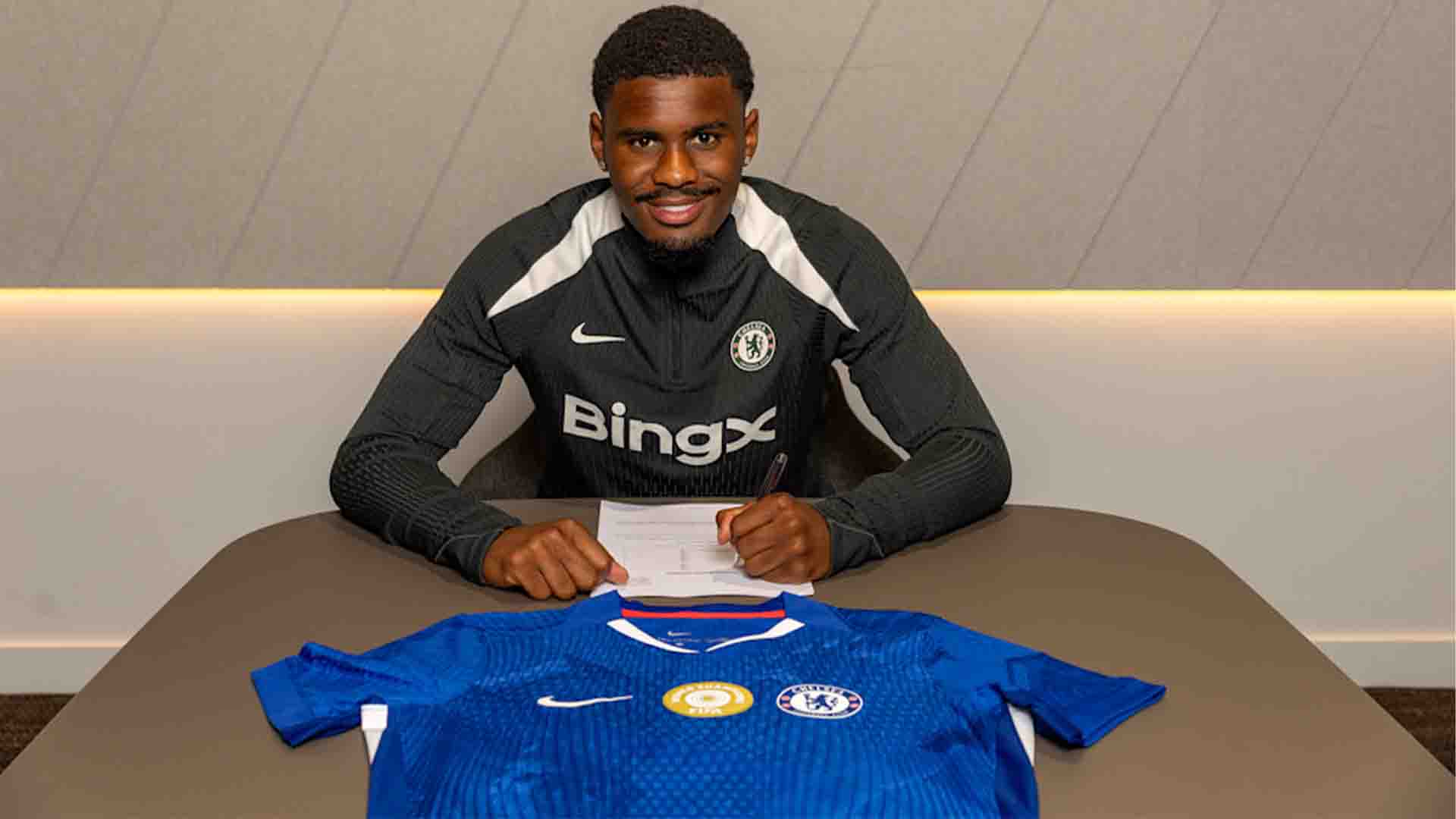 Chelsea Amankan Bek Muda Berbakat Jorrel Hato dari Ajax