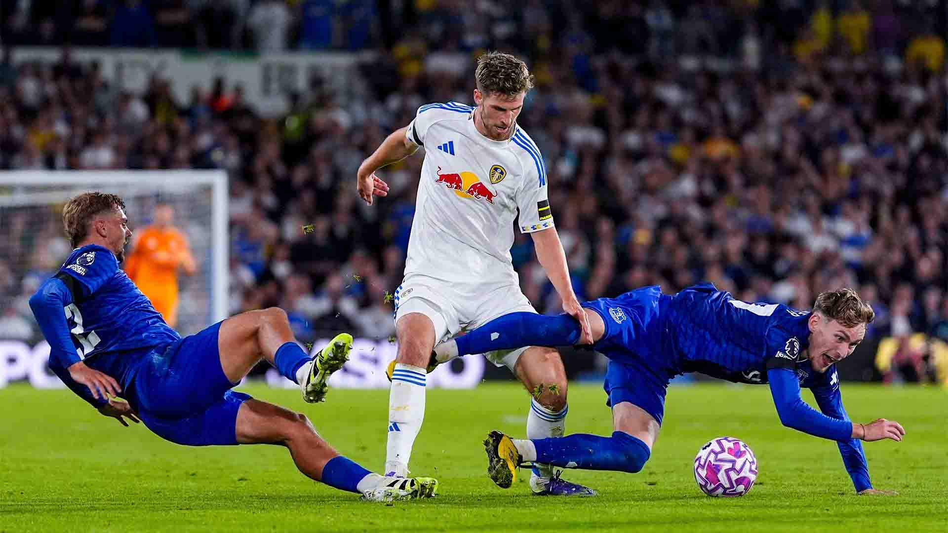 Leeds United Libas Everton 1–0 Lewat Penalti Debutan Nmecha