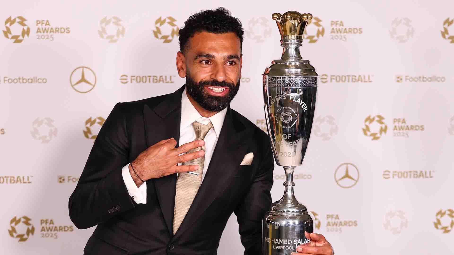 Salah Bangga Cetak Sejarah usai Raih Pemain Terbaik PFA Ketiga Kalinya