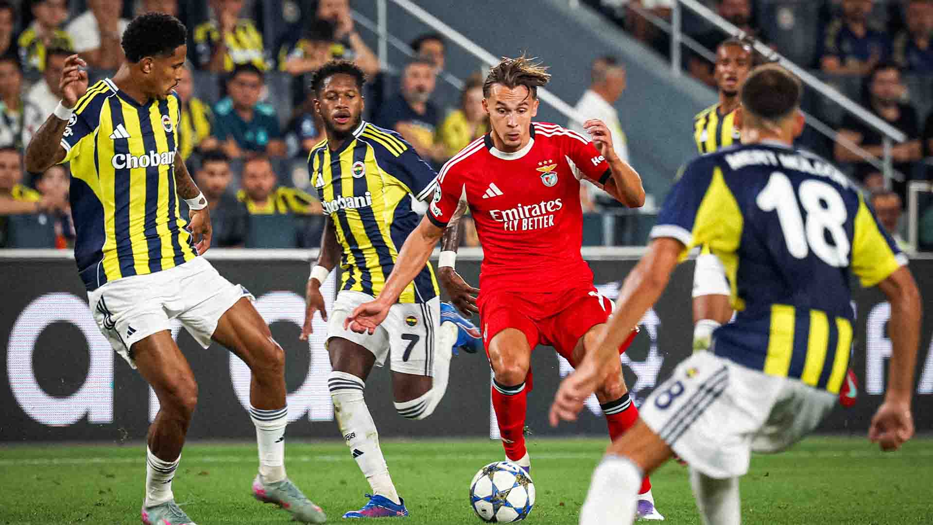 Fenerbahce Ditahan Imbang 0-0 oleh 10 Pemain Benfica di Istanbul