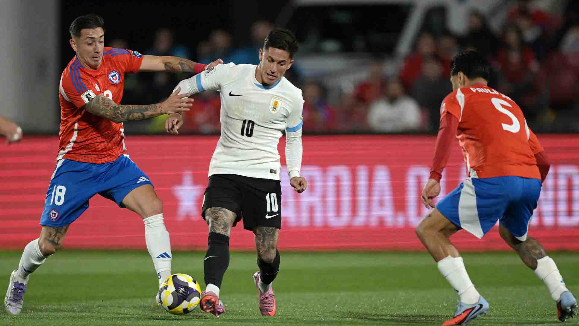 Tanpa Gol di Santiago: Uruguay Lolos Pildun, Chile Jadi Tim Terburuk