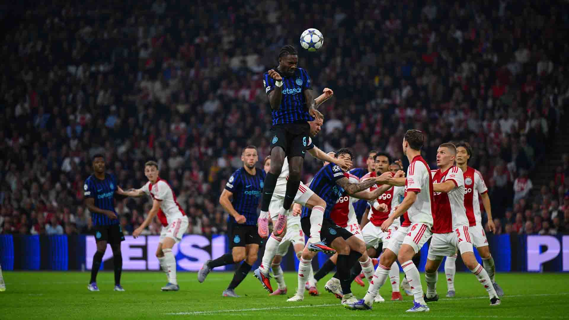 Brace Thuram Antar Inter Milan Menang 2-0 di Markas Ajax