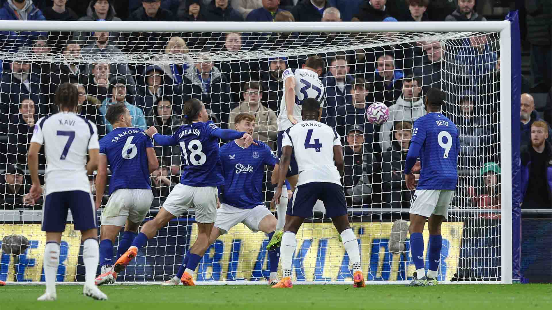 Brace Van de Ven Dorong Spurs Raih Kemenangan Dominan 3-0 di Kandang Everton