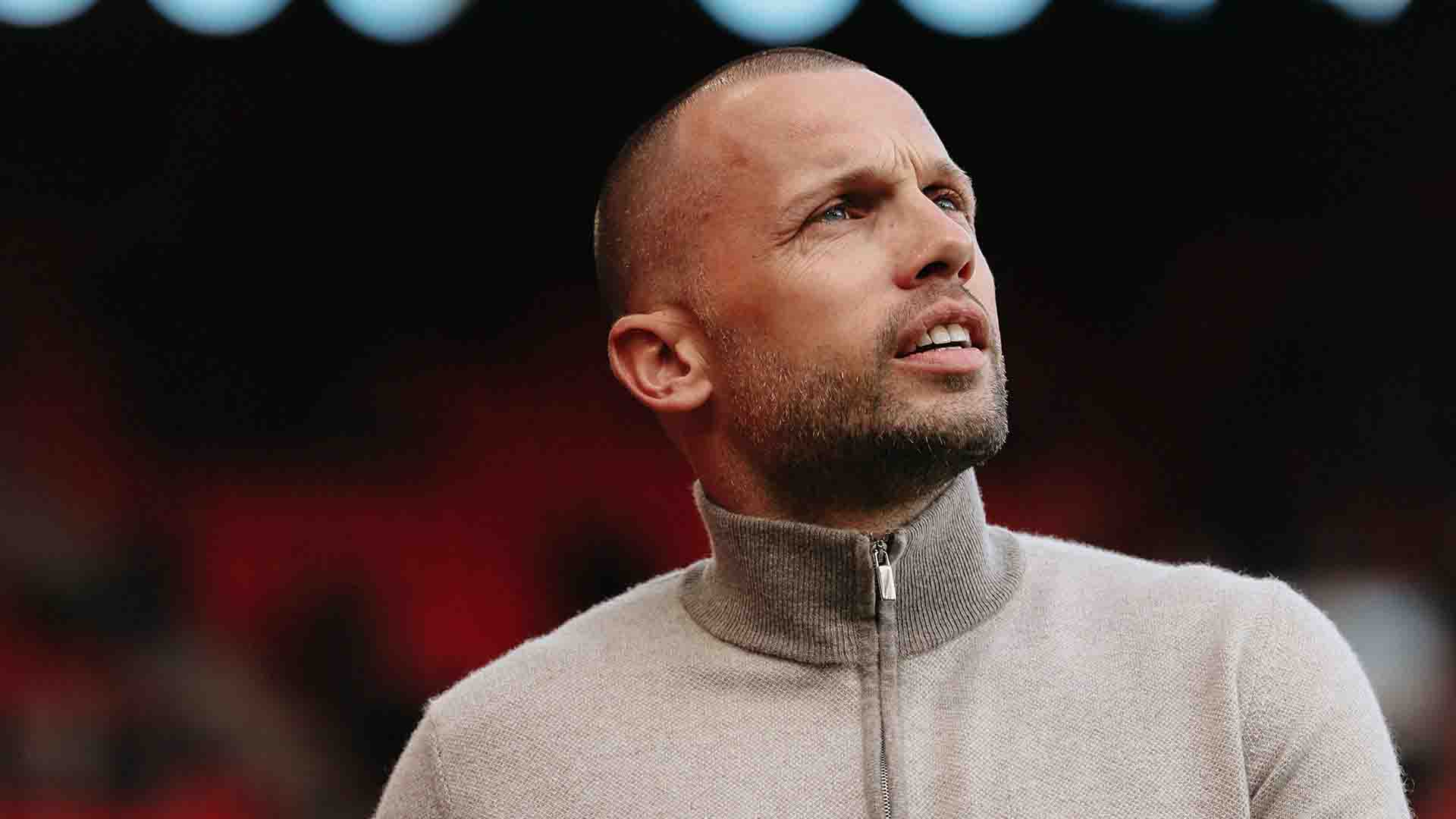 John Heitinga Dipecat Usai Ajax Tenggelam di Liga Champions