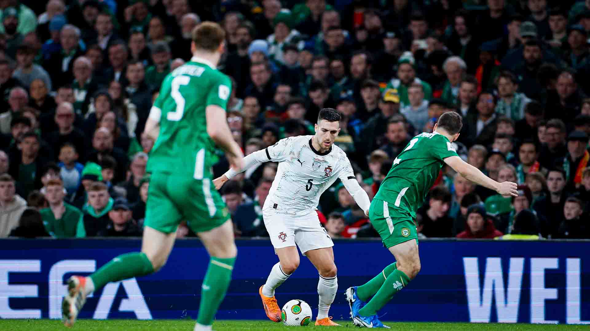 Ronaldo Kartu Merah, Portugal Dibekuk Irlandia 0-2