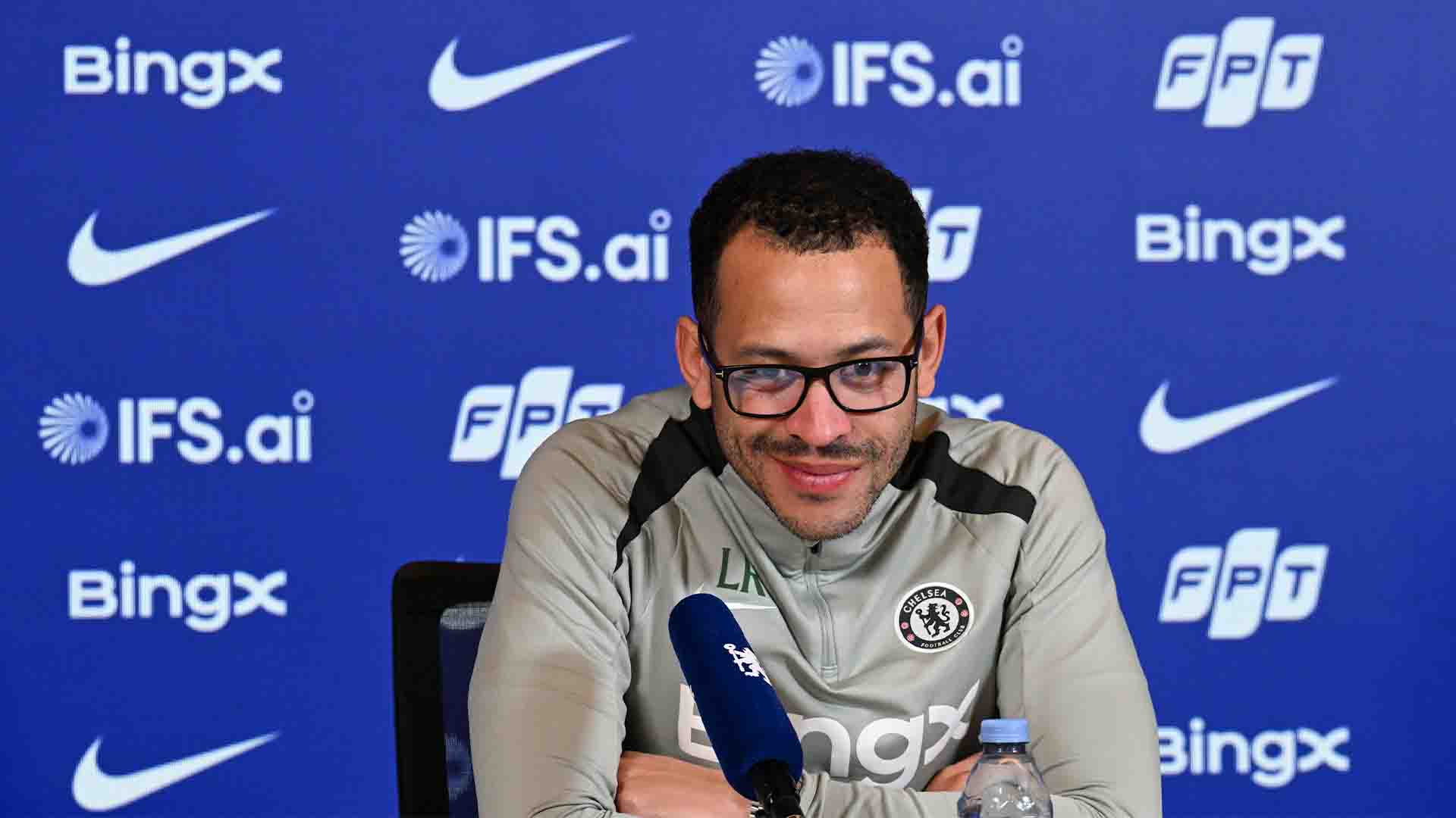 Rosenior Tuntut Tingkatkan Kedisiplinan Chelsea usai Bencana Kartu Merah